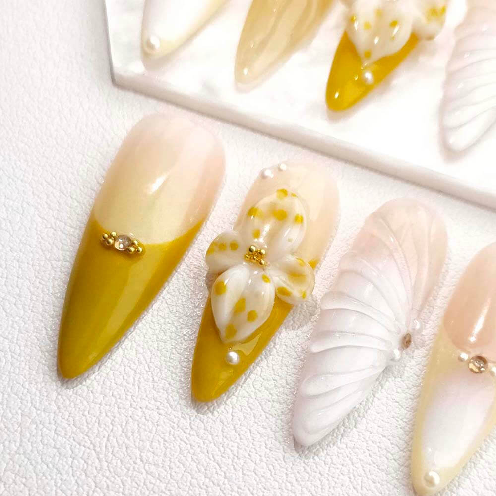Art Garden Press On Nails Golden Meadow 26